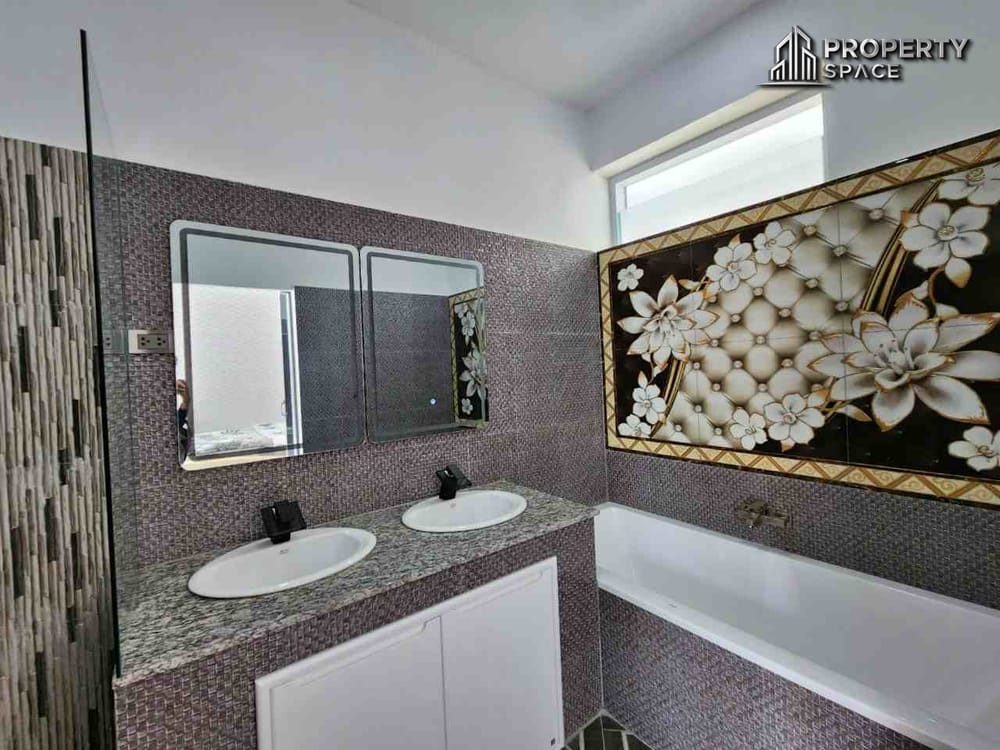 Brand New Ultra Luxury 6 Bedroom Pool Villa In the Heart of Pratumnak For Sale Image 20