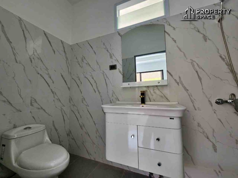 Brand New Ultra Luxury 6 Bedroom Pool Villa In the Heart of Pratumnak For Sale Image 13