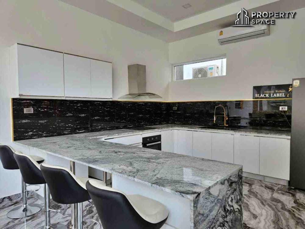 Brand New Ultra Luxury 6 Bedroom Pool Villa In the Heart of Pratumnak For Sale Image 9