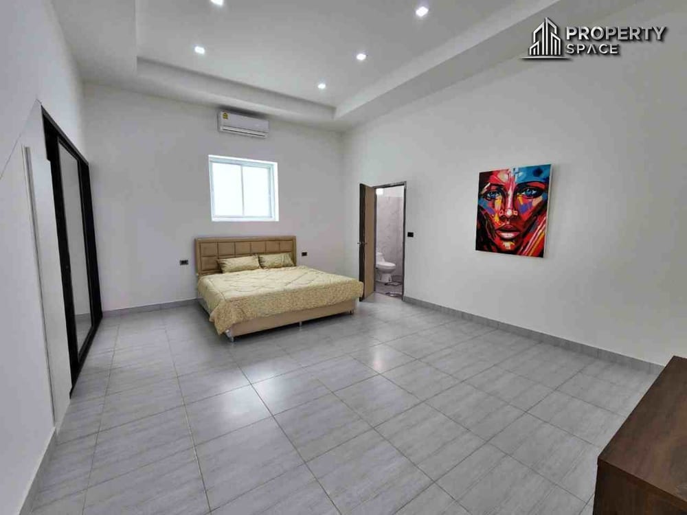 Brand New Ultra Luxury 6 Bedroom Pool Villa In the Heart of Pratumnak For Sale Image 24