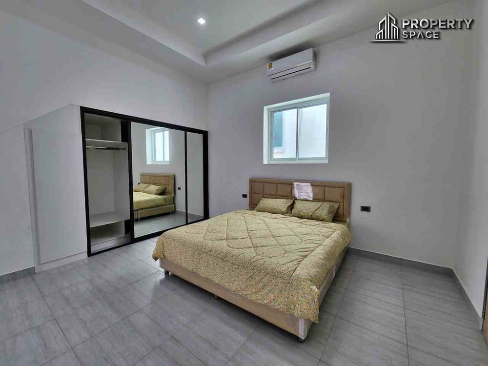 Brand New Ultra Luxury 6 Bedroom Pool Villa In the Heart of Pratumnak For Sale Image 25