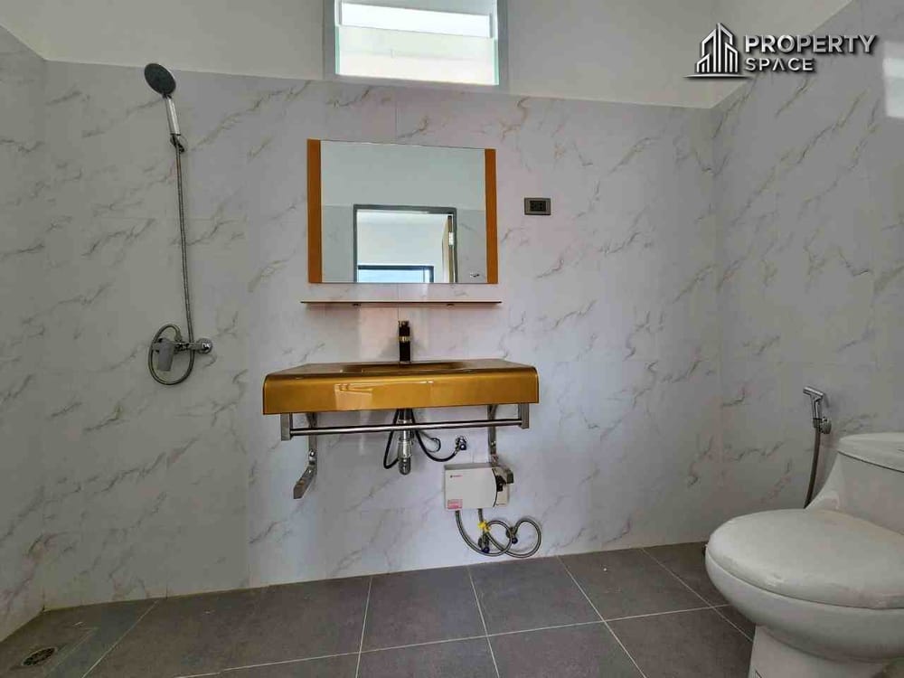Brand New Ultra Luxury 6 Bedroom Pool Villa In the Heart of Pratumnak For Sale Image 33