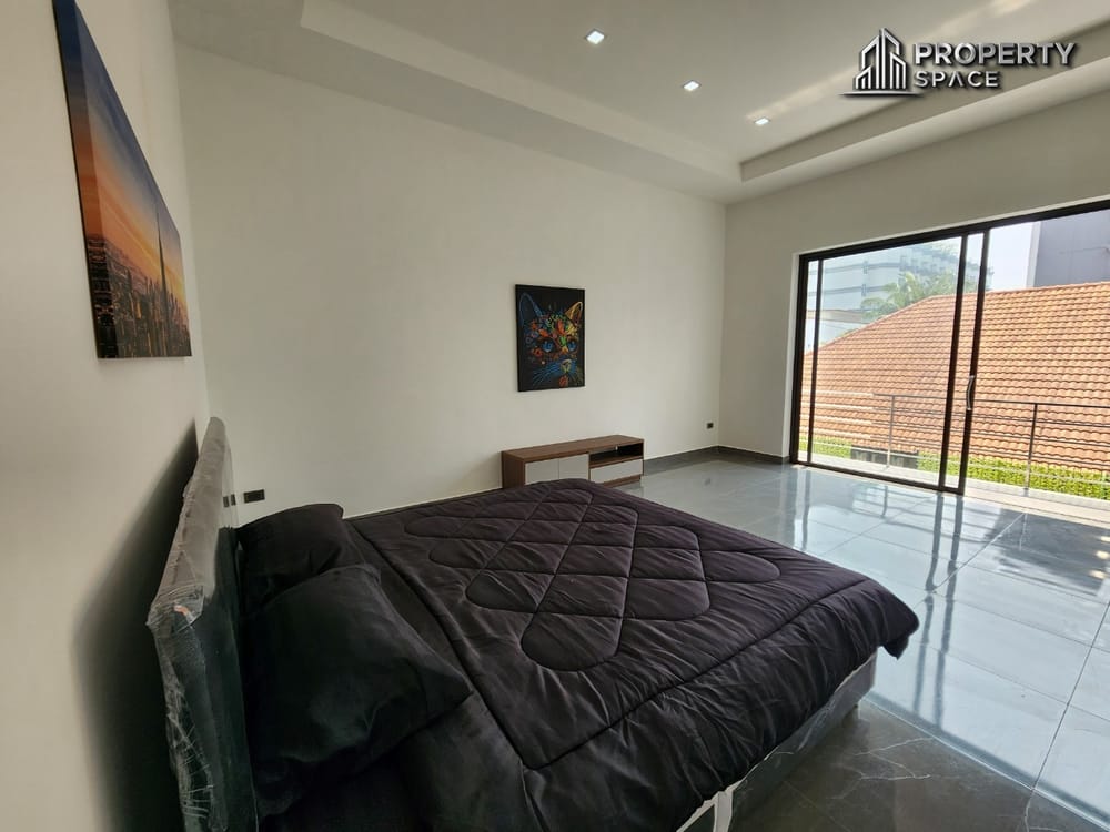 Brand New Ultra Luxury 6 Bedroom Pool Villa In the Heart of Pratumnak For Sale Image 28