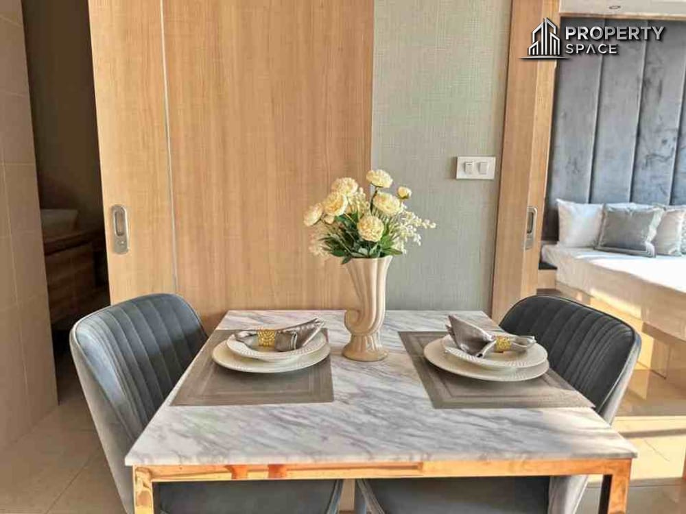 Luxury 2 Bedrooms Semi-Corner Unit at The Riviera Jomtien - For Rent  Image 5