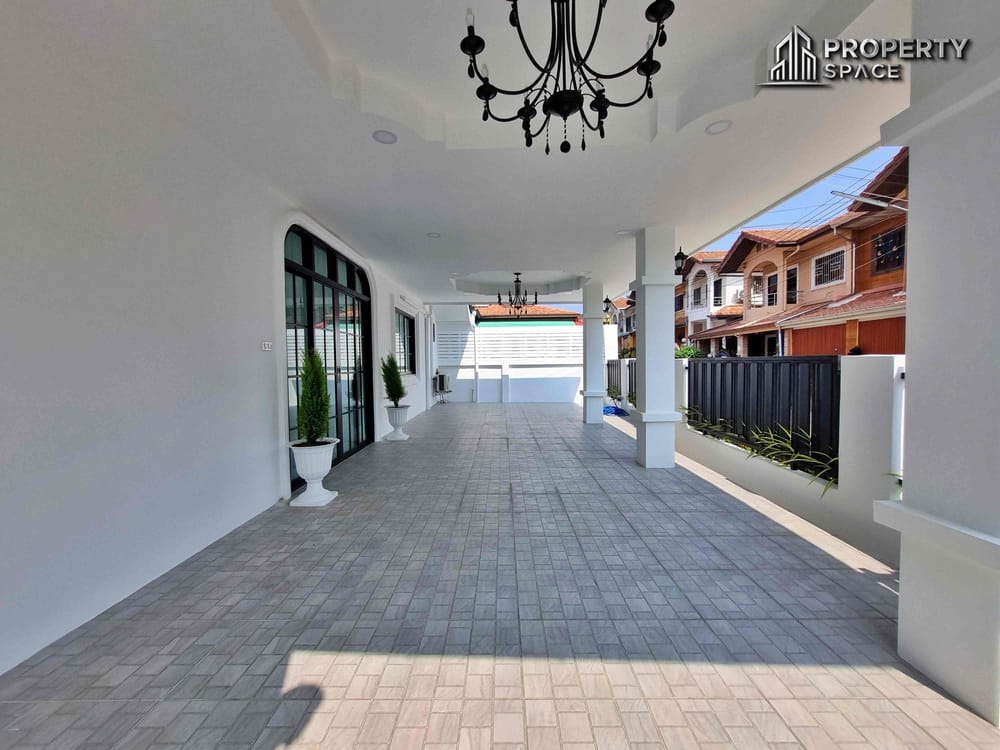 3 Bedroom Luxury Pool Villa In East Pattaya Close To Big C South Pattaya For Sale Image 9