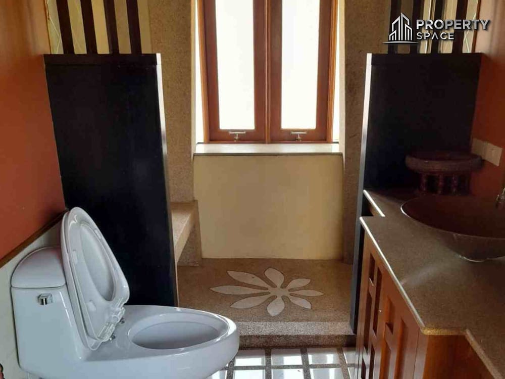 Luxurious 4 Bedroom Pool Villa In Na Jomtien Pattaya For Rent Image 15