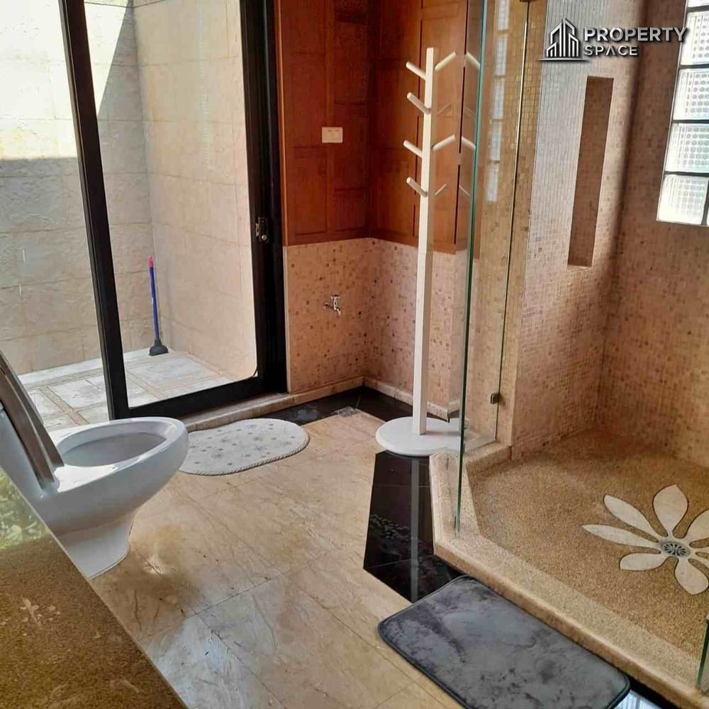 Luxurious 4 Bedroom Pool Villa In Na Jomtien Pattaya For Rent Image 11