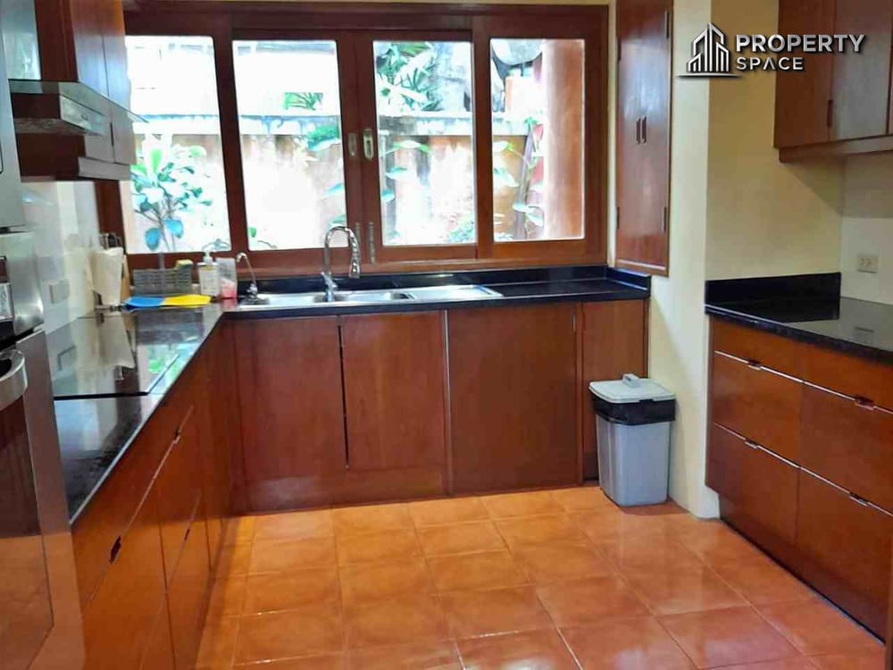 Luxurious 4 Bedroom Pool Villa In Na Jomtien Pattaya For Rent Image 8