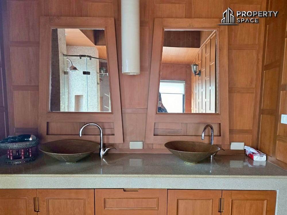 Luxurious 4 Bedroom Pool Villa In Na Jomtien Pattaya For Rent Image 16