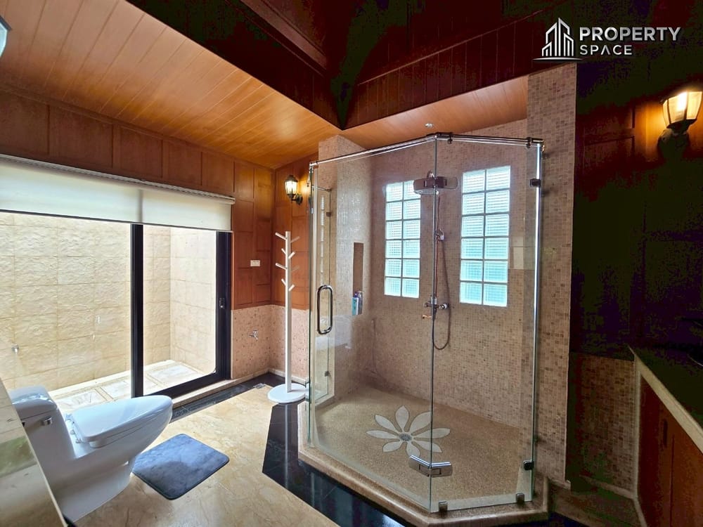 Luxurious 4 Bedroom Pool Villa In Na Jomtien Pattaya For Rent Image 18