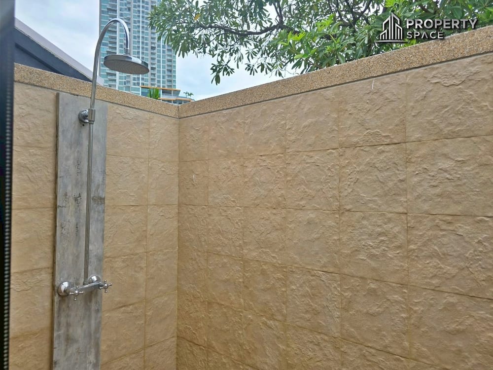 Luxurious 4 Bedroom Pool Villa In Na Jomtien Pattaya For Rent Image 19