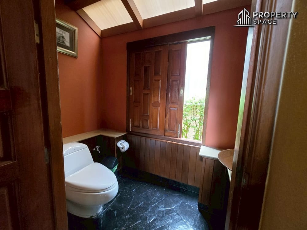Luxurious 4 Bedroom Pool Villa In Na Jomtien Pattaya For Rent Image 12