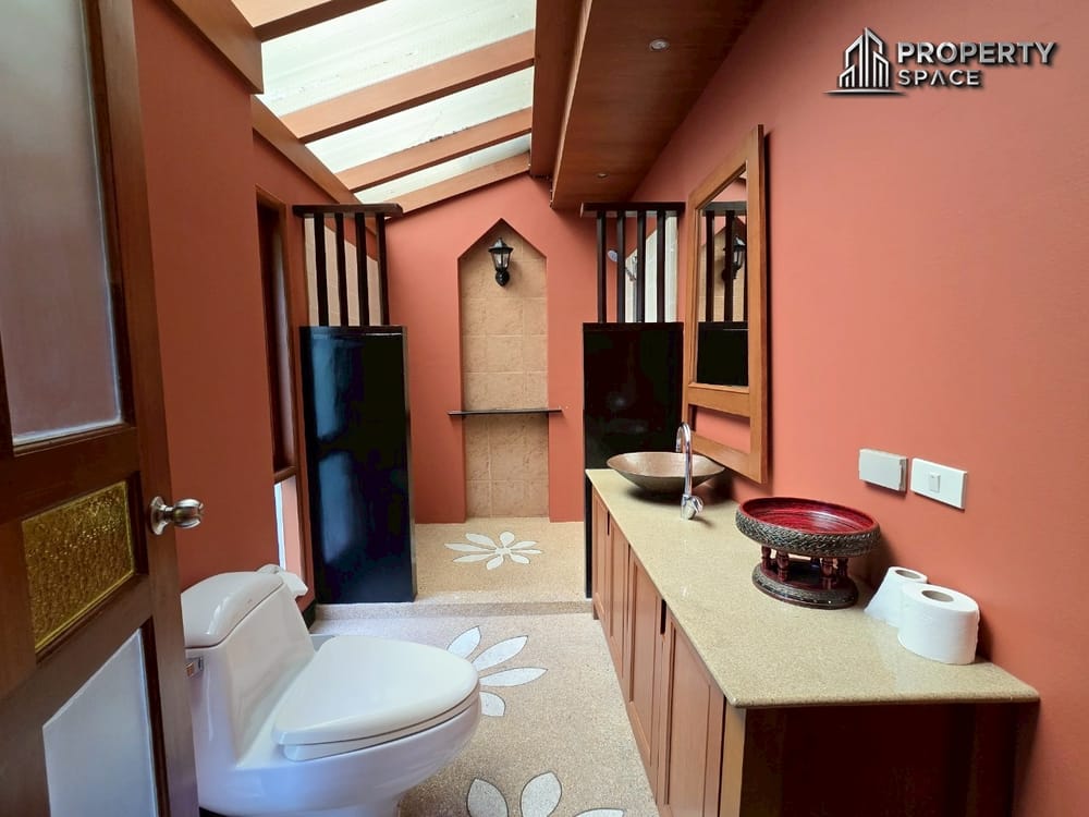 Luxurious 4 Bedroom Pool Villa In Na Jomtien Pattaya For Rent Image 24