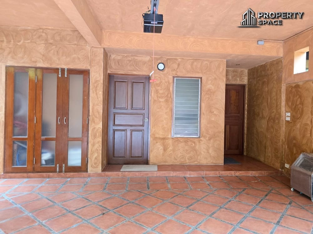 Luxurious 4 Bedroom Pool Villa In Na Jomtien Pattaya For Rent Image 40