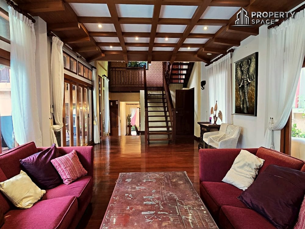 Luxurious 4 Bedroom Pool Villa In Na Jomtien Pattaya For Rent Image 8