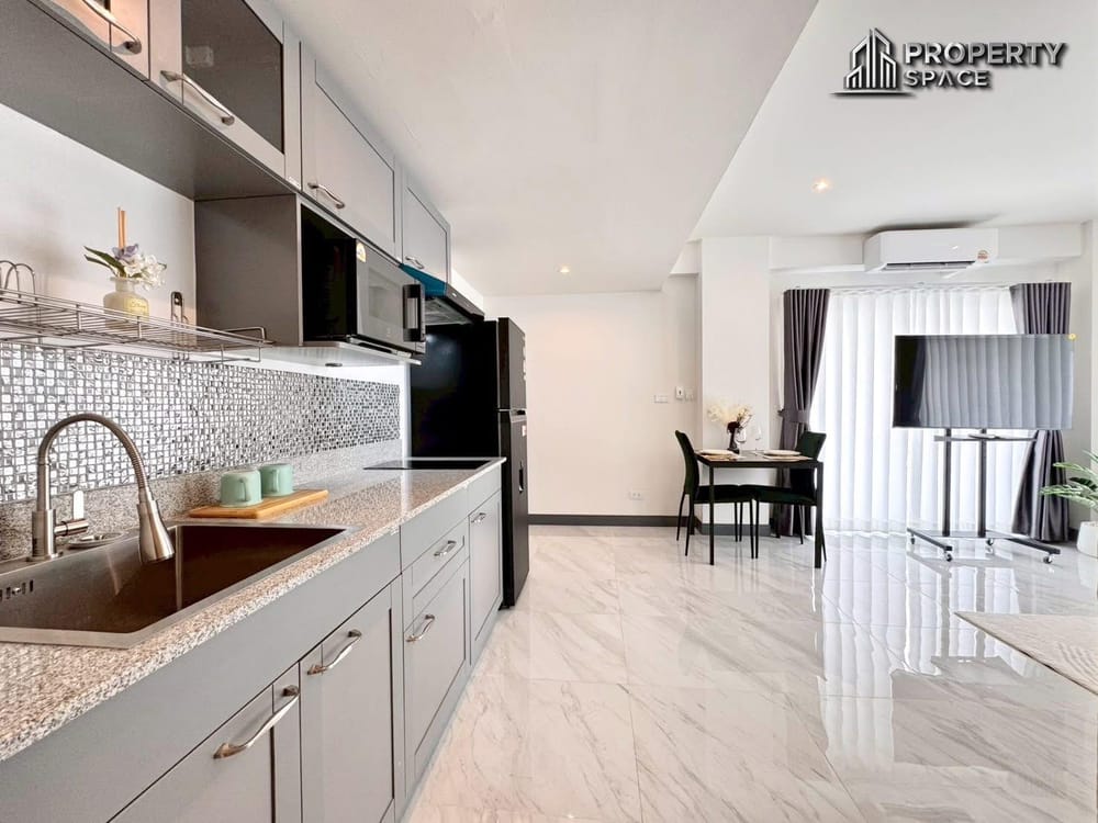 Brand New 1-Bedroom Sea View Condo in Pattaya Condotel Chain Jomtien For Sale Image 4