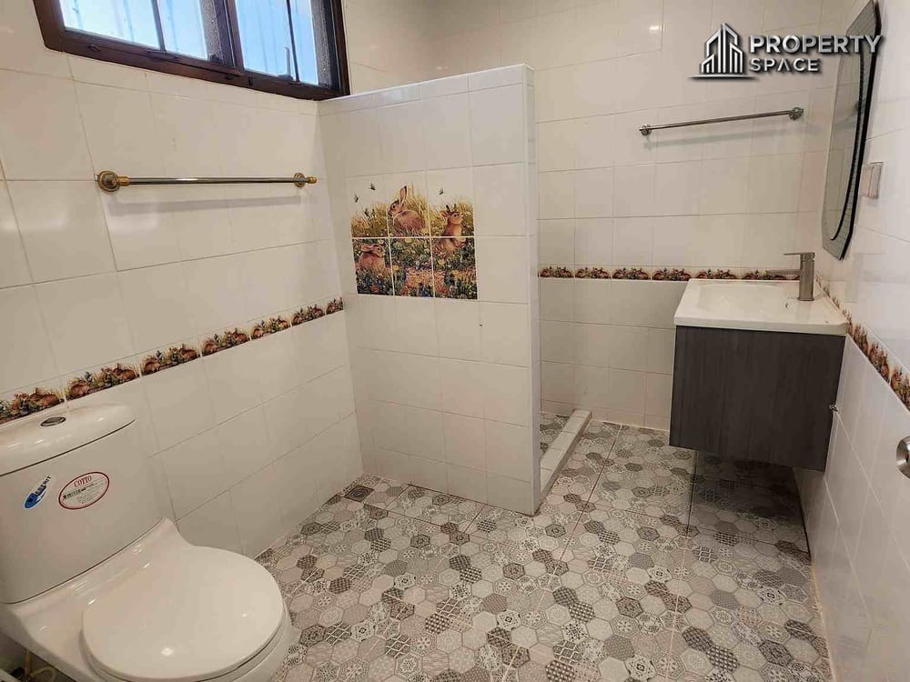 Spacious 5 Bedroom Pool Villa In Jomtien Pattaya For Rent Image 21