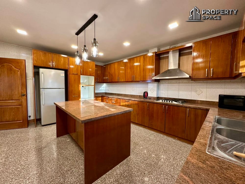 Spacious 5 Bedroom Pool Villa In Jomtien Pattaya For Rent Image 7