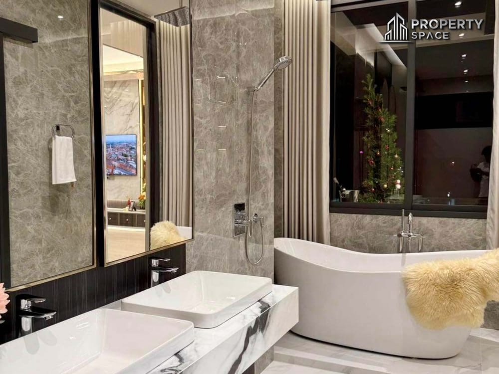 5 Bedroom Modern Luxury Pool Villa Near Regent International School Pattaya Image 17