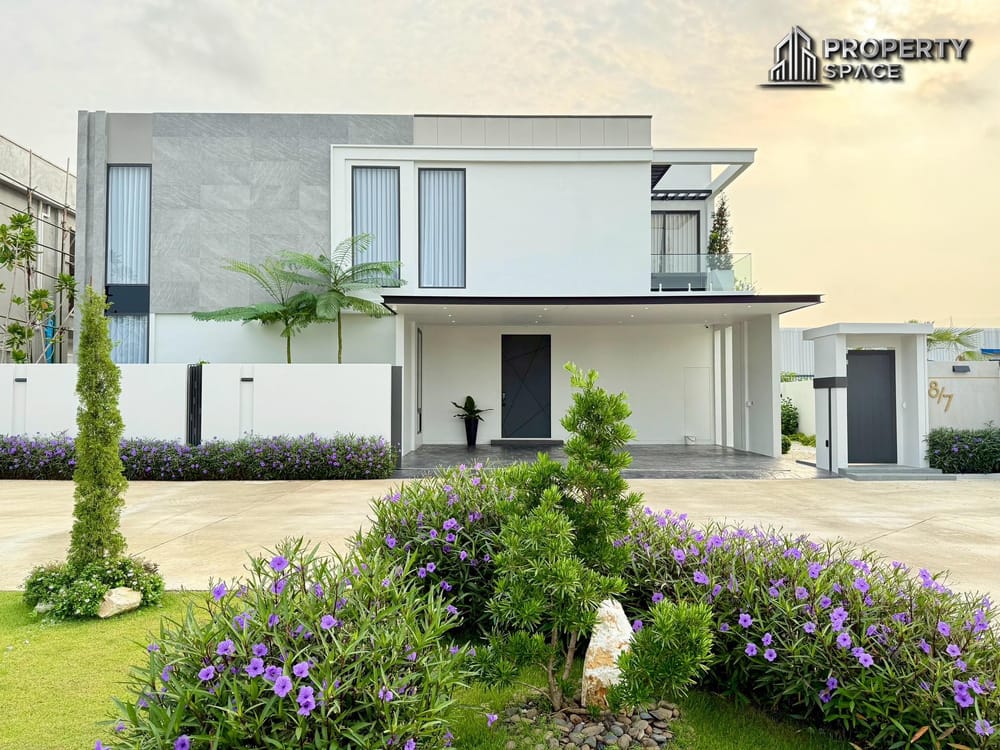 5 Bedroom Modern Luxury Pool Villa Near Regent International School Pattaya Image 1