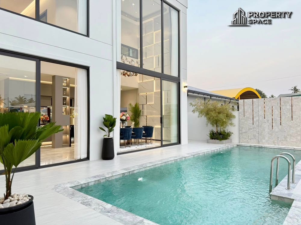5 Bedroom Modern Luxury Pool Villa Near Regent International School Pattaya Image 4