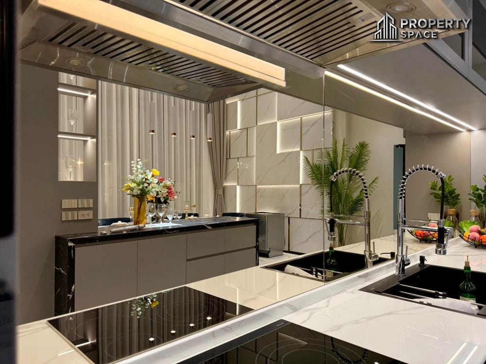 5 Bedroom Modern Luxury Pool Villa Near Regent International School Pattaya Image 9