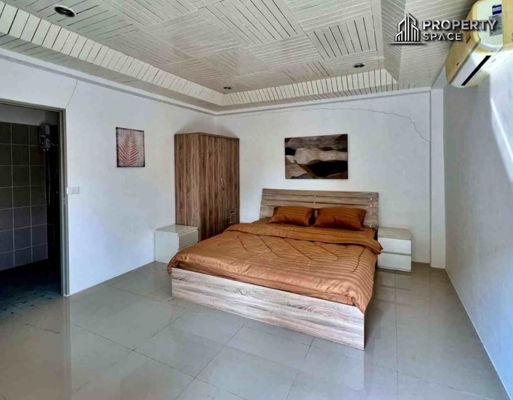 Charming 2-Storey, 12-Bedroom Guest House With Private Pool For Sale At Soi Bongkot, Pattaya. Image 7