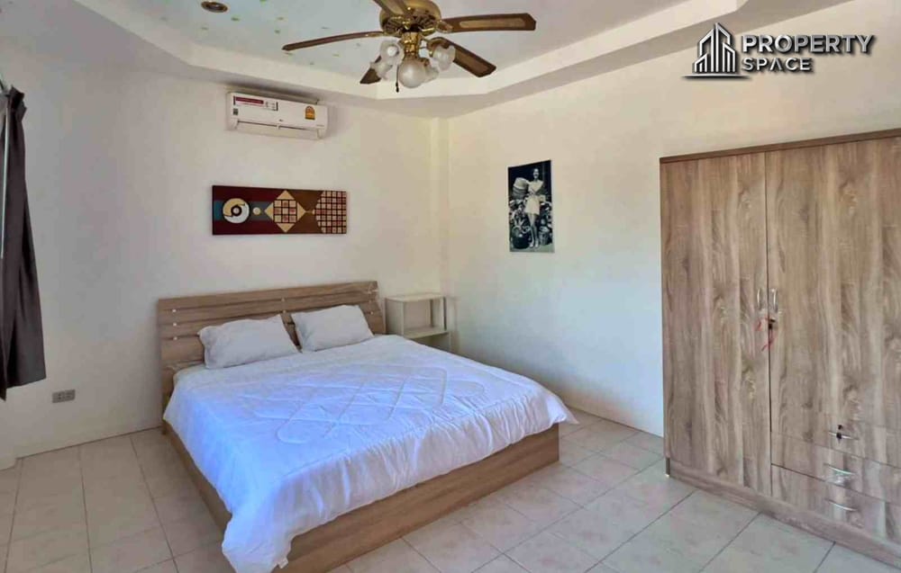 Charming 2-Storey, 12-Bedroom Guest House With Private Pool For Sale At Soi Bongkot, Pattaya. Image 8