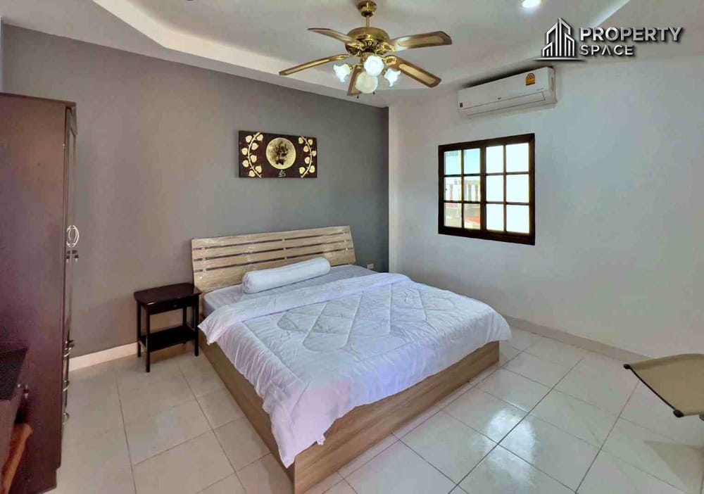 Charming 2-Storey, 12-Bedroom Guest House With Private Pool For Sale At Soi Bongkot, Pattaya. Image 9