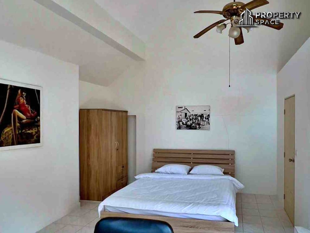 Charming 2-Storey, 12-Bedroom Guest House With Private Pool For Sale At Soi Bongkot, Pattaya. Image 10