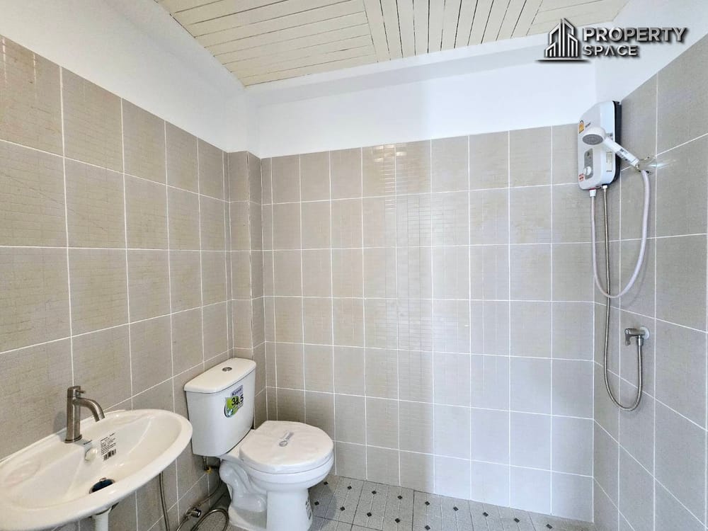 Charming 2-Storey, 12-Bedroom Guest House With Private Pool For Sale At Soi Bongkot, Pattaya. Image 13