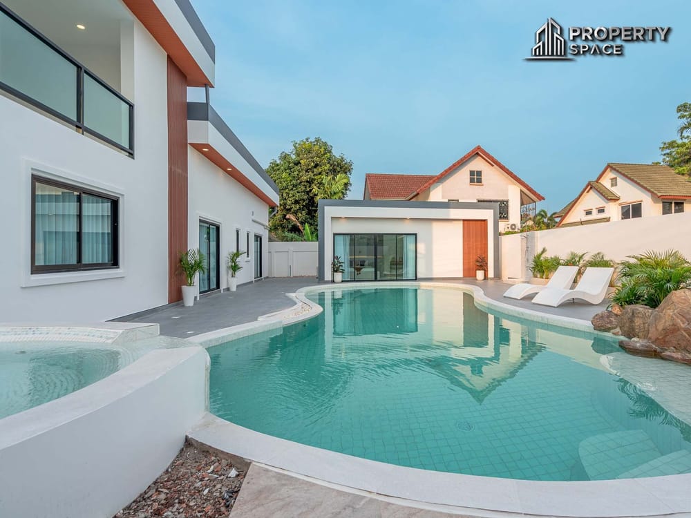 Luxury Living! 5-Bedroom Brand New Modern Pool Villa in East Pattaya for Sale Image 4