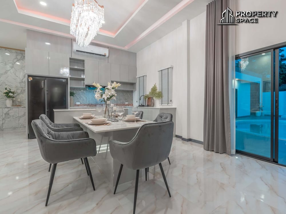 Luxury Living! 5-Bedroom Brand New Modern Pool Villa in East Pattaya for Sale Image 9