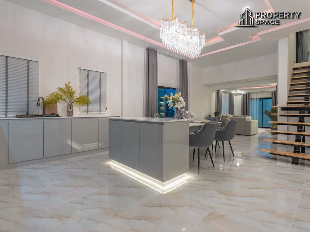 Luxury Living! 5-Bedroom Brand New Modern Pool Villa in East Pattaya for Sale Image 14