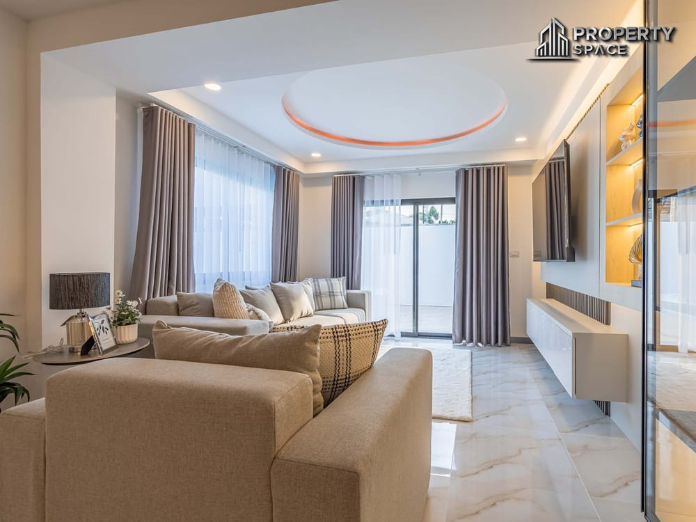 Luxury Living! 5-Bedroom Brand New Modern Pool Villa in East Pattaya for Sale Image 6