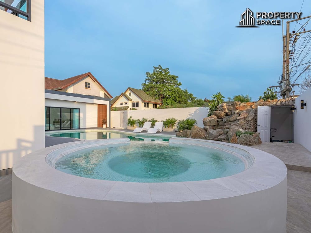 Luxury Living! 5-Bedroom Brand New Modern Pool Villa in East Pattaya for Sale Image 37