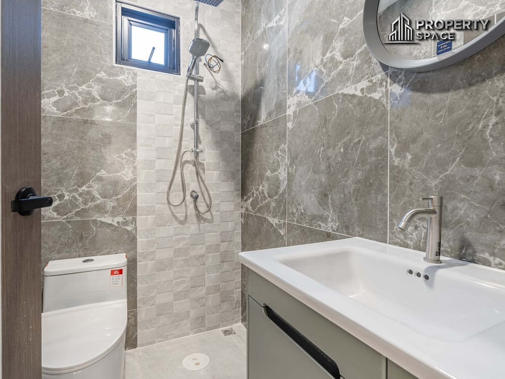 Luxury Living! 5-Bedroom Brand New Modern Pool Villa in East Pattaya for Sale Image 35