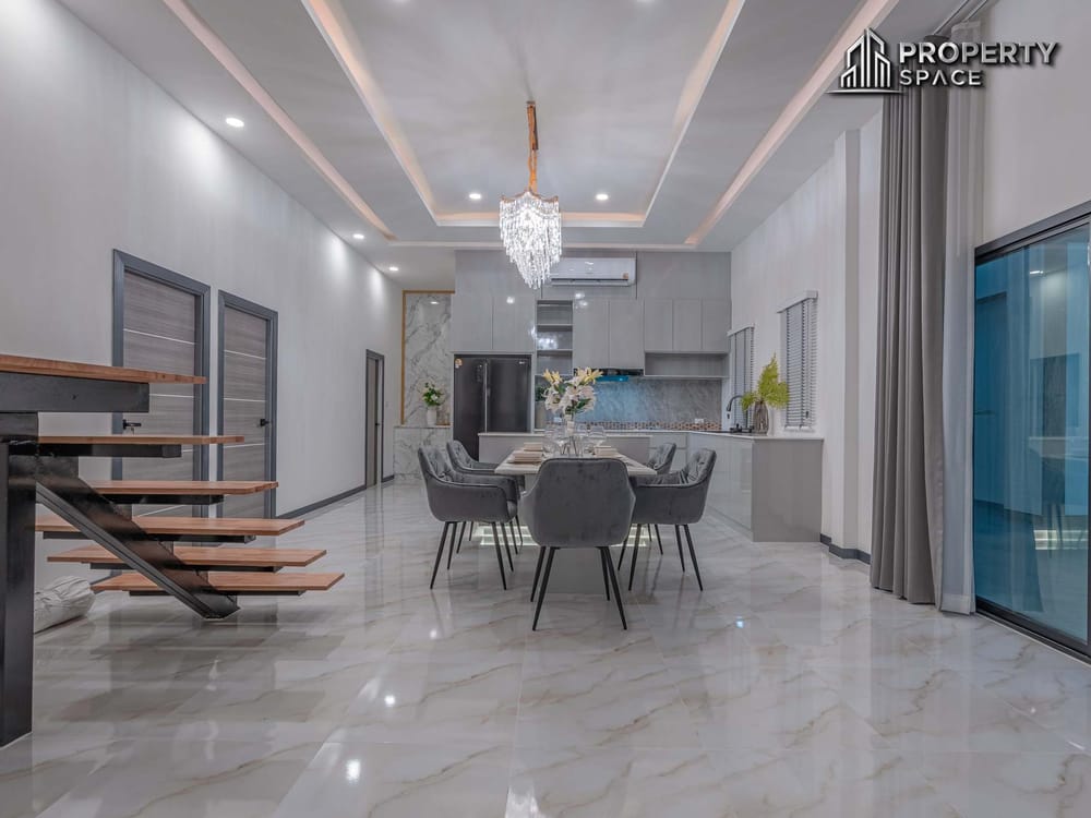 Luxury Living! 5-Bedroom Brand New Modern Pool Villa in East Pattaya for Sale Image 16