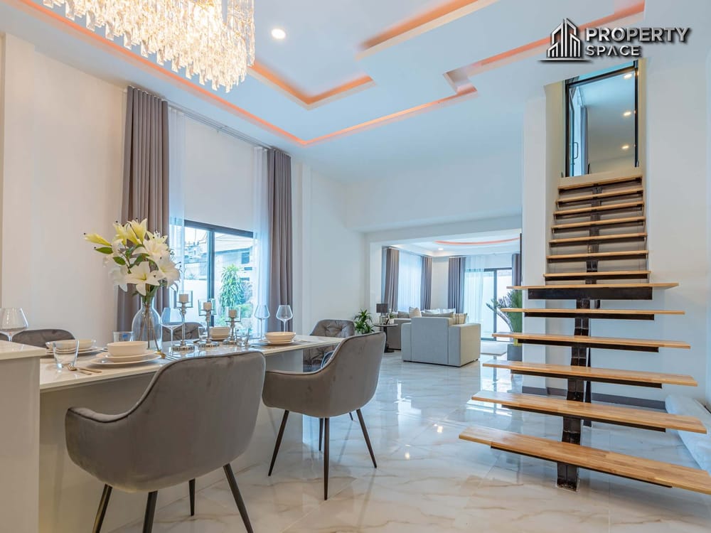 Luxury Living! 5-Bedroom Brand New Modern Pool Villa in East Pattaya for Sale Image 15
