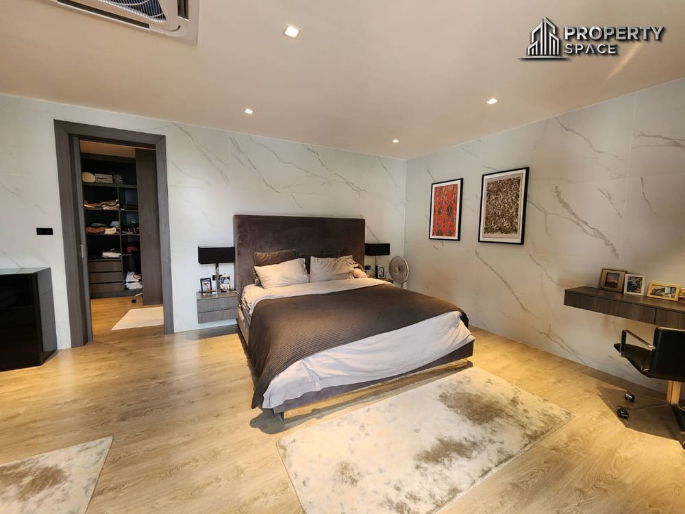 Ultra-Luxury 3-Storey Pool Villa With 6 Spacious Bedrooms And Private Elevator in Pratumnak Hill Image 25