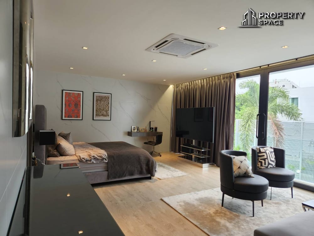Ultra-Luxury 3-Storey Pool Villa With 6 Spacious Bedrooms And Private Elevator in Pratumnak Hill Image 23