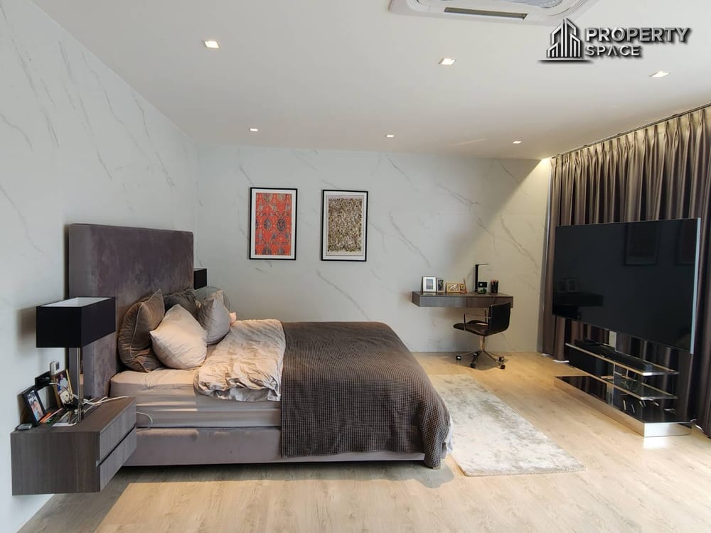 Ultra-Luxury 3-Storey Pool Villa With 6 Spacious Bedrooms And Private Elevator in Pratumnak Hill Image 24