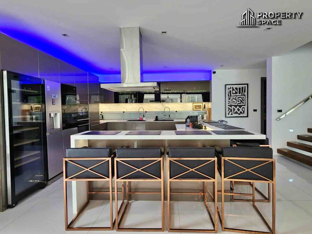 Ultra-Luxury 3-Storey Pool Villa With 6 Spacious Bedrooms And Private Elevator in Pratumnak Hill Image 6