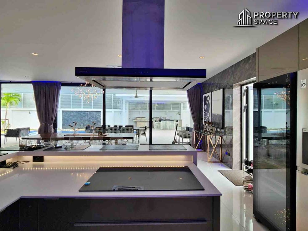 Ultra-Luxury 3-Storey Pool Villa With 6 Spacious Bedrooms And Private Elevator in Pratumnak Hill Image 8