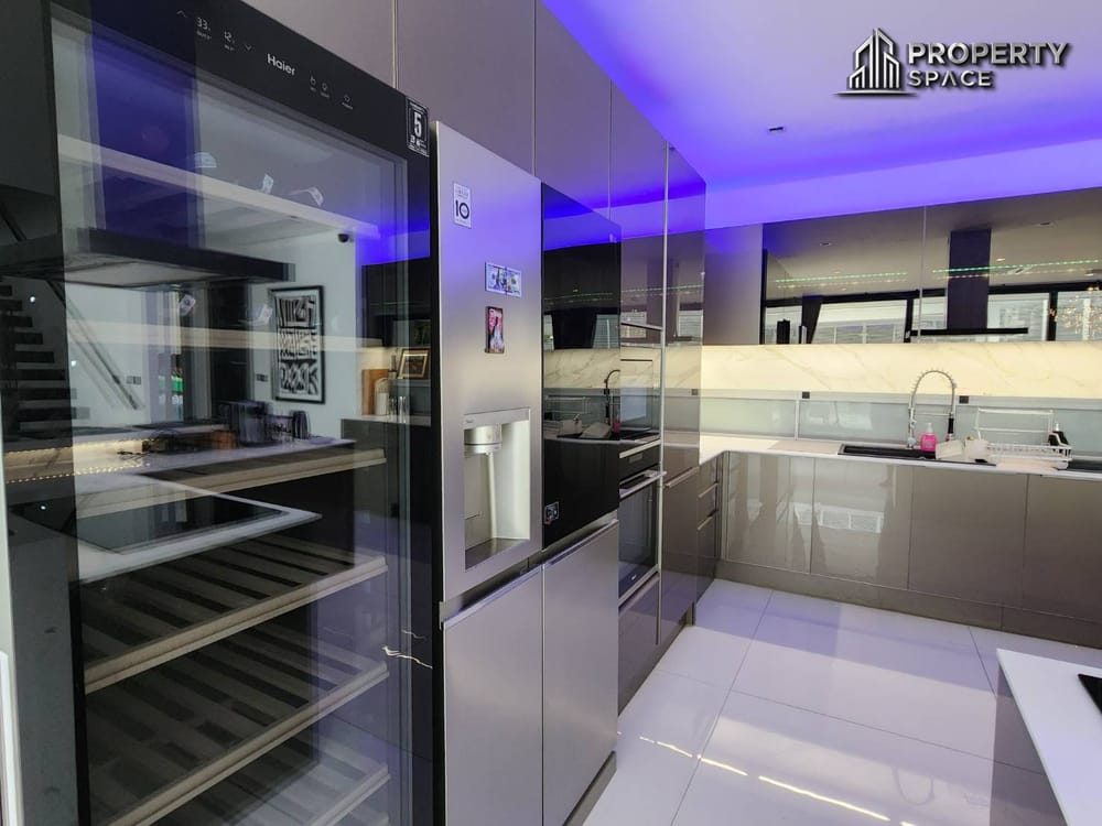 Ultra-Luxury 3-Storey Pool Villa With 6 Spacious Bedrooms And Private Elevator in Pratumnak Hill Image 9