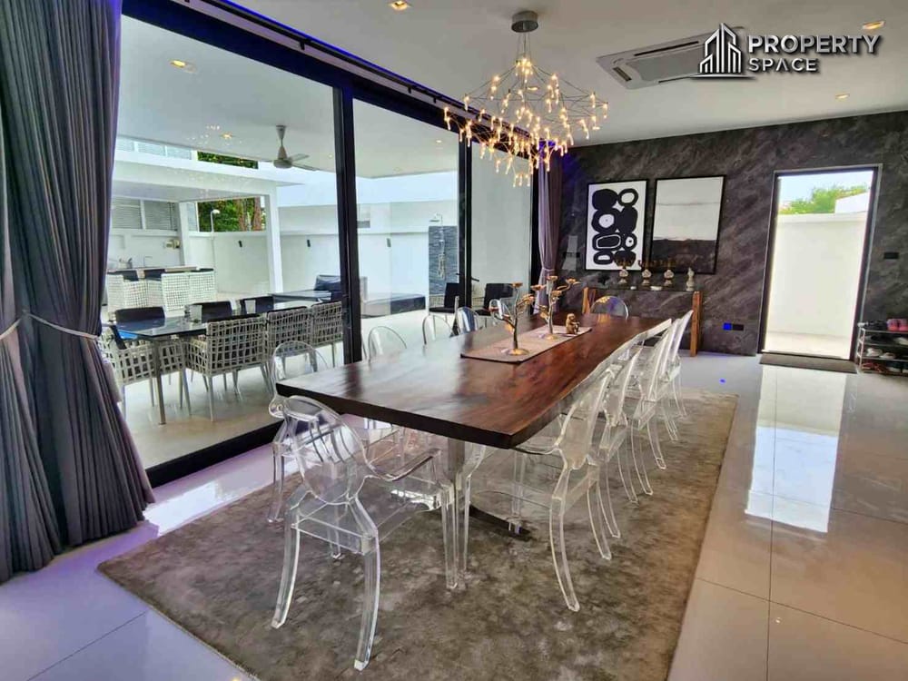 Ultra-Luxury 3-Storey Pool Villa With 6 Spacious Bedrooms And Private Elevator in Pratumnak Hill Image 10
