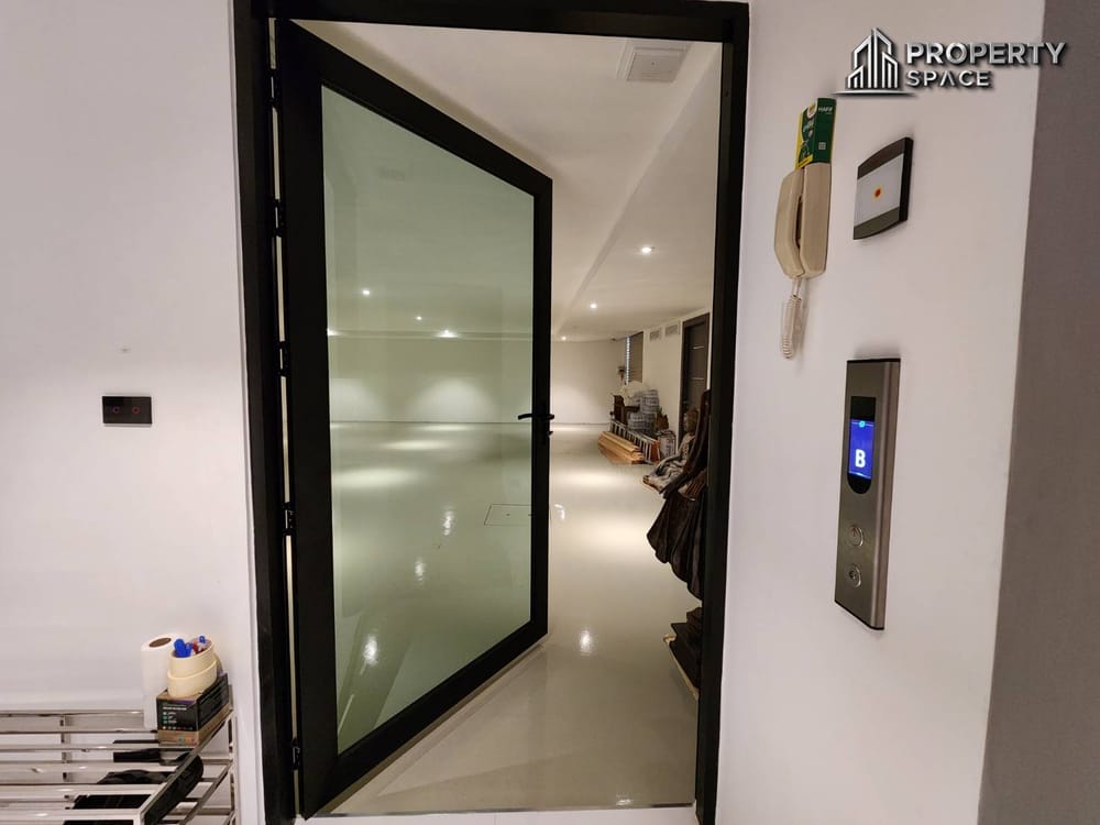 Ultra-Luxury 3-Storey Pool Villa With 6 Spacious Bedrooms And Private Elevator in Pratumnak Hill Image 49