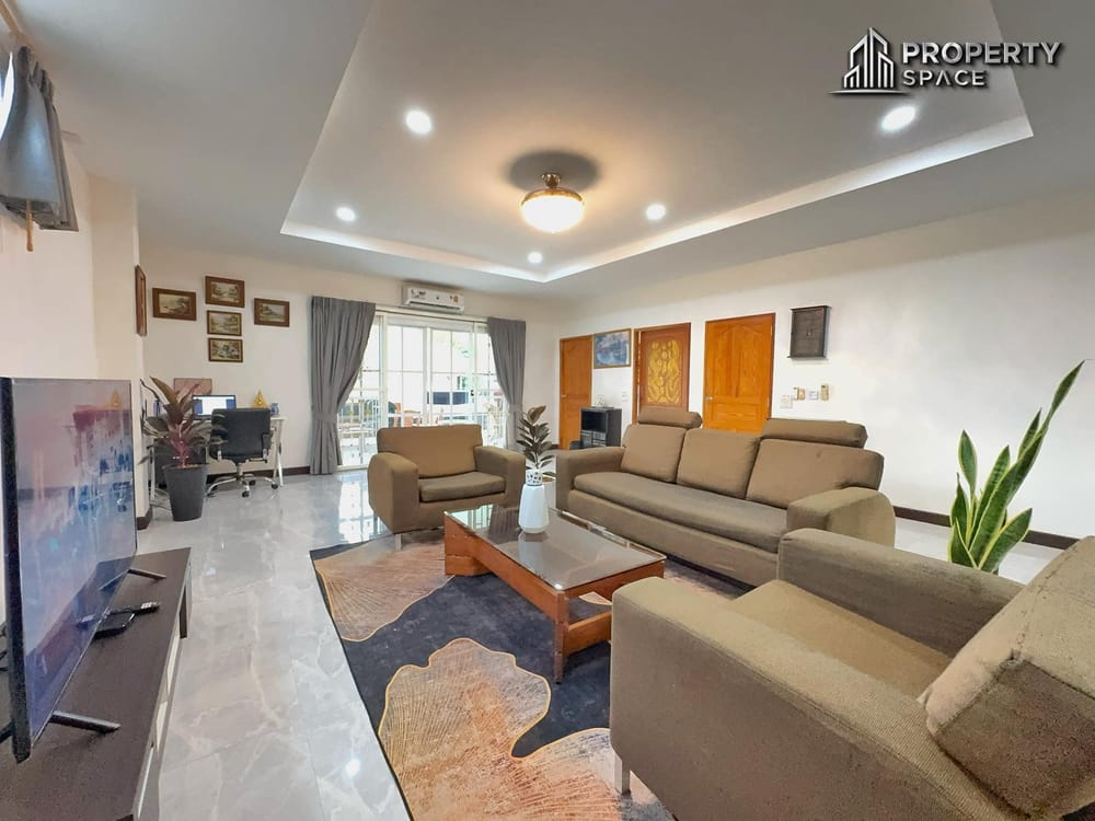 Spacious Pet-Friendly 3-Bedroom House in Naklua Pattaya for Rent Image 1