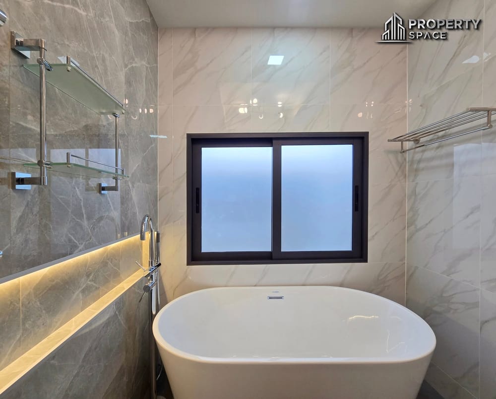 Brand New Luxury 4 Bedrooms Pool Villa in Soi Siam Country Club Pattaya Image 21