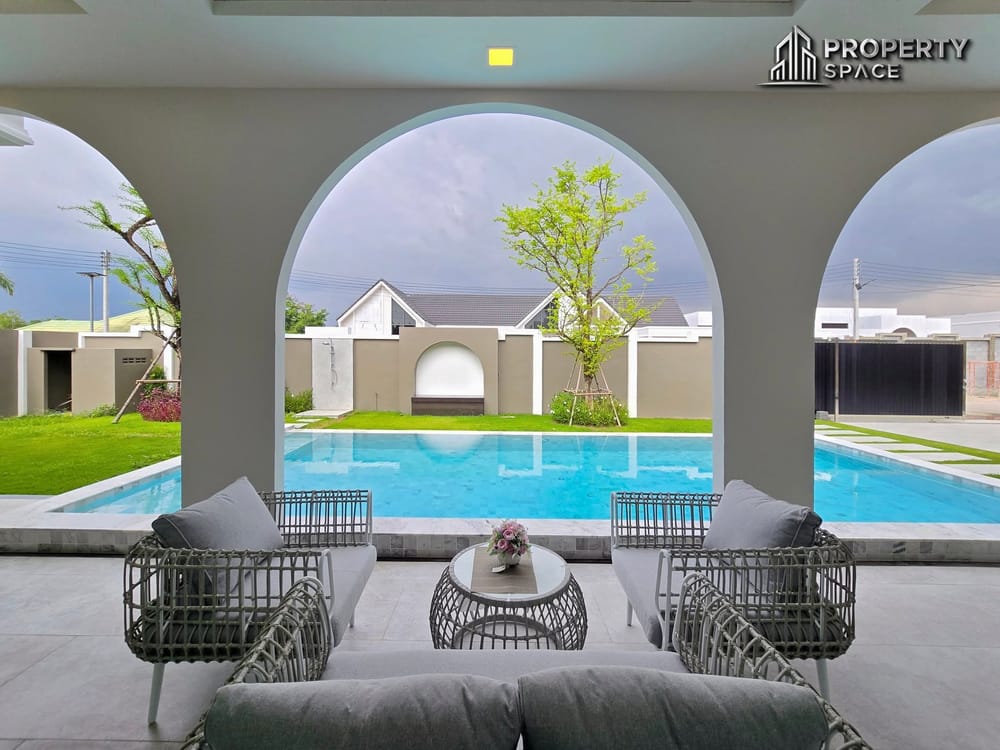 Brand New Luxury 4 Bedrooms Pool Villa in Soi Siam Country Club Pattaya Image 1
